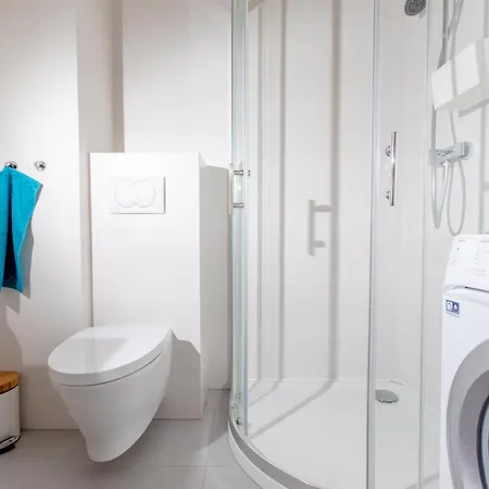 アパート W Rewalu 42 M2, Tylko 40 Metrow Od Plazy レバル