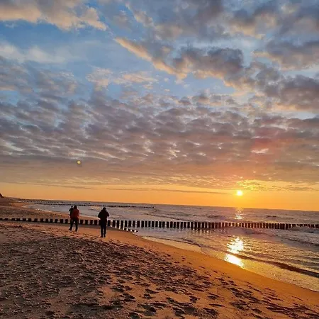 W Rewalu 42 M2, Tylko 40 Metrow Od Plazy アパート