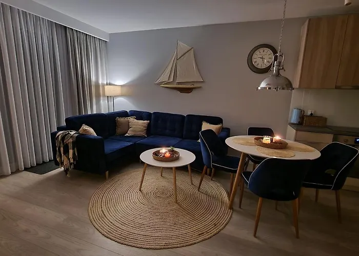 アパート W Rewalu 42 M2, Tylko 40 Metrow Od Plazy レバル