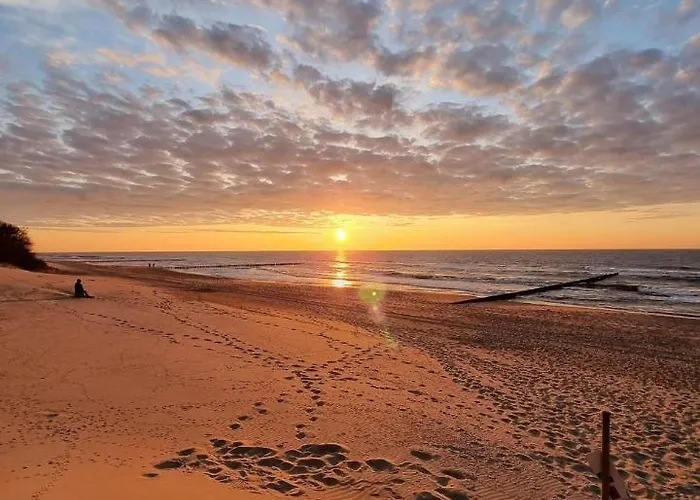 W Rewalu 42 M2, Tylko 40 Metrow Od Plazy *